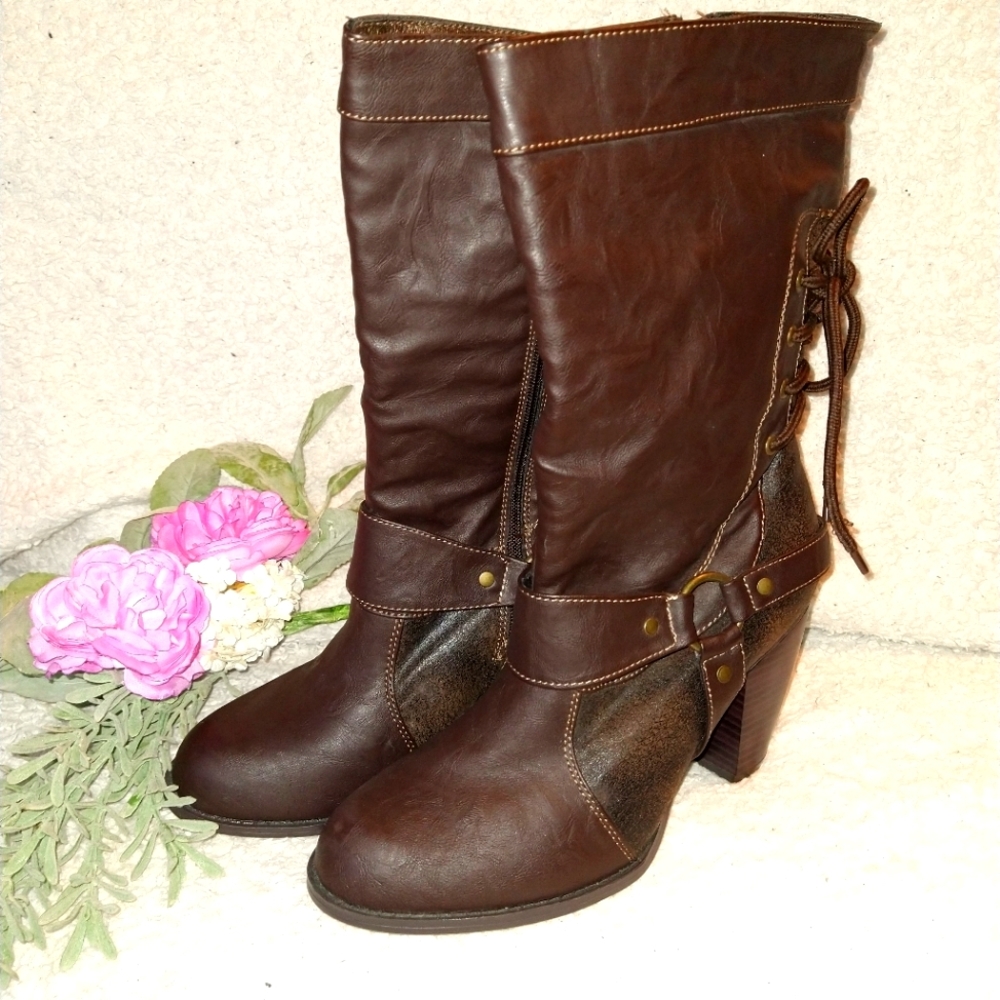 3/$20 Mudd brown ankle boots